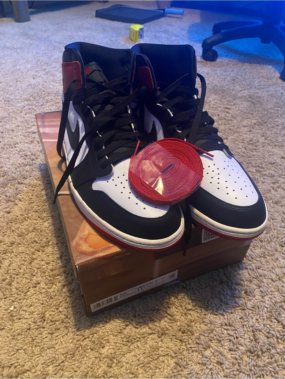 Men’s Nike Jordan 1 OG Hi - Black Toe Reimagined